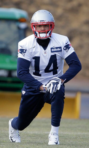 Newcomer Floyd could be X-factor for Patriots in playoffs